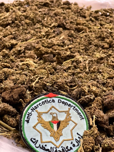 الشرطة تضبط أكثر من كيلو ونصف من المواد المخدرة في الخليل