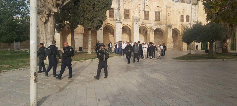 المبادرة الوطنية: اقتحامات الاحتلال والمستوطنين تهدد بانفجار شامل