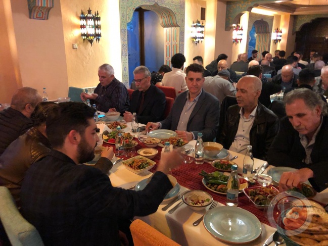 عياش يقيم مأدبة افطار جماعي لأبناء الجاليات العربية َالإسلامية في رومانيا