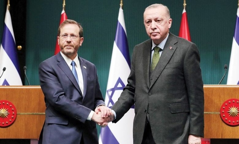 وزير خارجية تركيا يزور اسرائيل الاسبوع المقبل لبحث عودة السفراء 