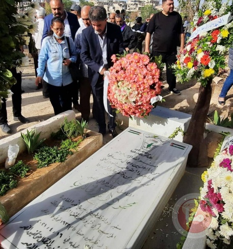  السفير عبد الهادي يزور مقبرة الشهداء في مخيم اليرموك