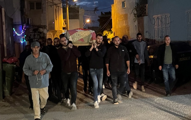 تشييع جثمان والدة عميد الأسرى  في عارة
