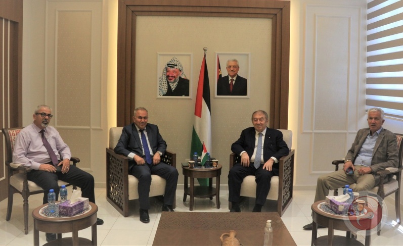 بحث توريد القمح الصربي إلى فلسطين