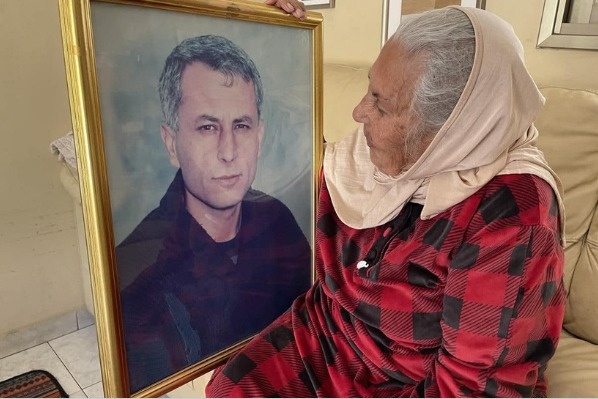 في أول رسالة بعد وفاتها.. كريم يونس: أمي زارتني في السجن ما يقارب الـ700 زيارة