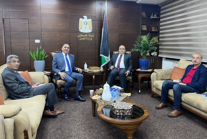 وزير العمل والسفير المغربي يبحثان سبل التعاون المشترك في مجال العمل 