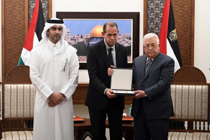 الرئيس يمنح الشهيدة أبو عاقلة نجمة القدس من وسام القدس