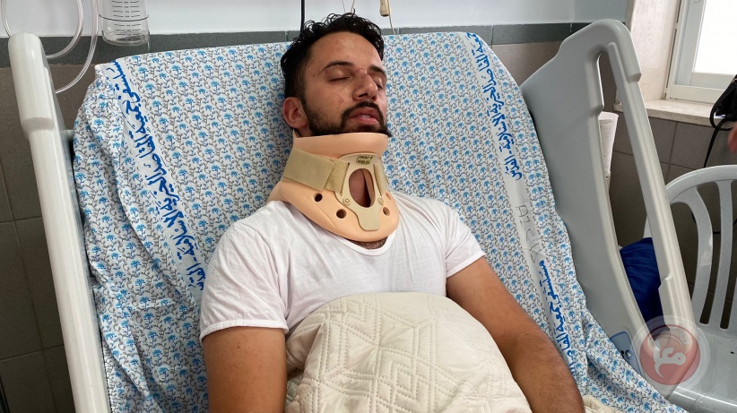 خلال جنازة الشهيدة ابو عاقلة- إصابة شاب بكسور إثر اعتداء الاحتلال عليه 