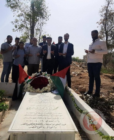 السفير عبد الهادي يضع أكليل من الزهور على أضرحة الشهداء في مخيم اليرموك