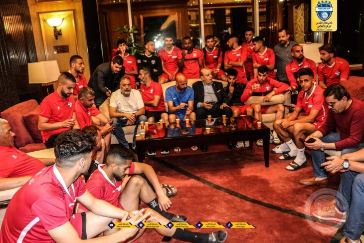 السفير عارف يزور بعثة نادي هلال القدس 