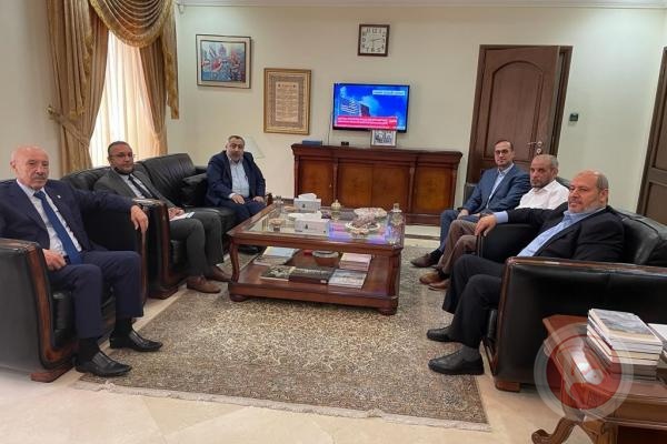 وفد قيادي من حماس يلتقي سفراء عدد من الدول في الدوحة