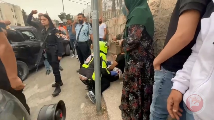 إصابة شاب.. مستوطن يطلق الرصاص بشكل عشوائي بالشيخ جراح (فيديو)