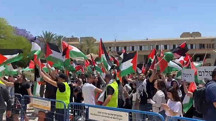 رفعوا أعلام فلسطين.. طلاب يحيون ذكرى النكبة في جامعة &quot;بن غورويون&quot; (صور)