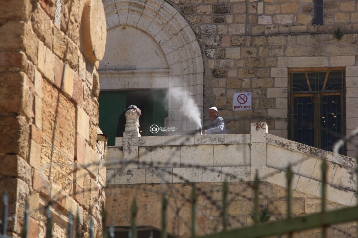 The occupation decides to close the Ibrahimi Mosque to Palestinians on Wednesday and Thursday