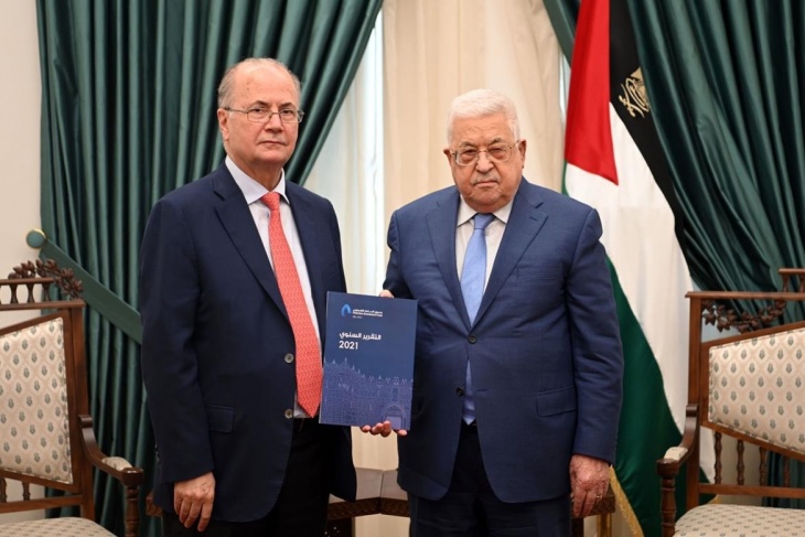الرئيس يتسلم التقرير السنوي لصندوق الاستثمار الفلسطيني