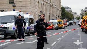 مقتل رجل أمن أمام سفارة قطر في باريس واعتقال المشتبه به
