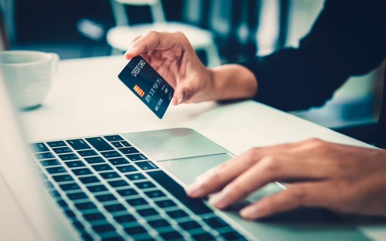 ما هى البنوك التي تسمح بفتح حساب مصرفي على الفور في الإمارات؟