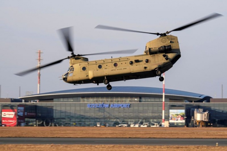 أمريكا توافق على بيع طائرات هليكوبتر شينوك لمصر​​​​​​​