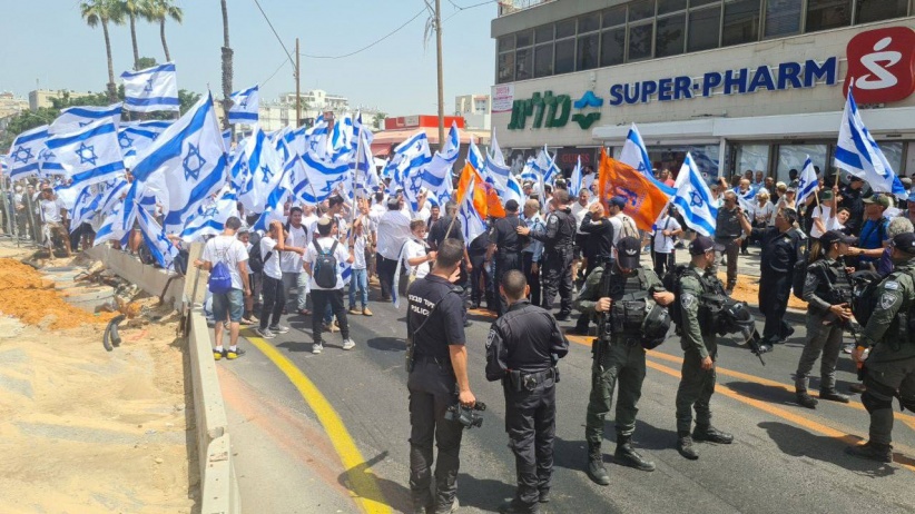 بدء مسيرة الاعلام الاسرائيلية في اللد