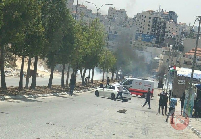 مواجهات في الخليل- اصابة طفل برصاصة مطاطية بعينه بمخيم العروب 