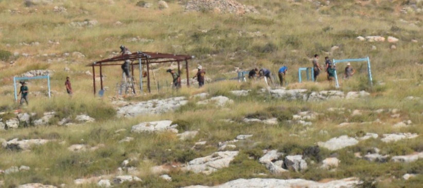 مستوطنون يشرعون ببناء معرش في خربة الفارسية