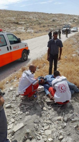 انقلاب مركبة واصابة سائقها خلال مطاردته من قبل الاحتلال جنوب الخليل