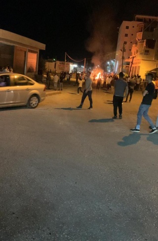4 اصابات واحراق منزلين خلال شجار في بيت امر