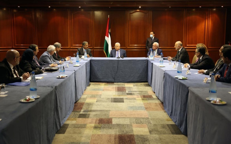 الرئيس يطلع  السفراء العرب على الجهود المبذولة لإحياء عملية السلام