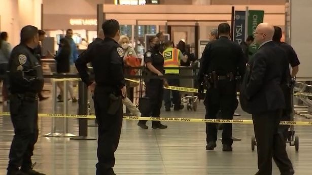 إصابة 3 أشخاص إثر اعتداء مسلح في مطار أمريكي