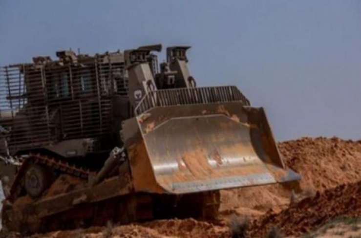 الجيش يدخل جرافة آليه في الخدمة العسكرية