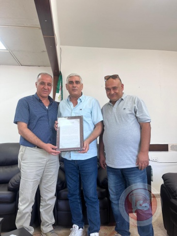 نادي الاسير يقدم درع الاسرى للزميل ناصر اللحام