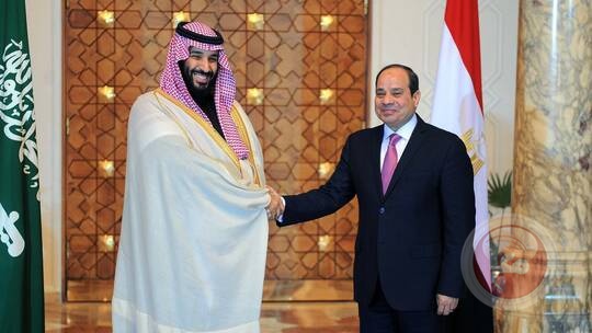 ولي العهد السعودي يصل إلى مصر في مستهل جولة إقليمية