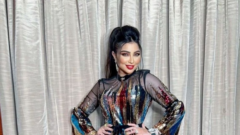 شاهد- الفنانة دنيا بطمة تتعرض للتحرش على المسرح!