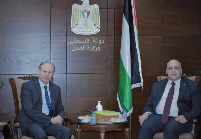 وزير العمل والقنصل الفرنسي يبحثان آفاق التعاون المشترك في قطاع العمل  