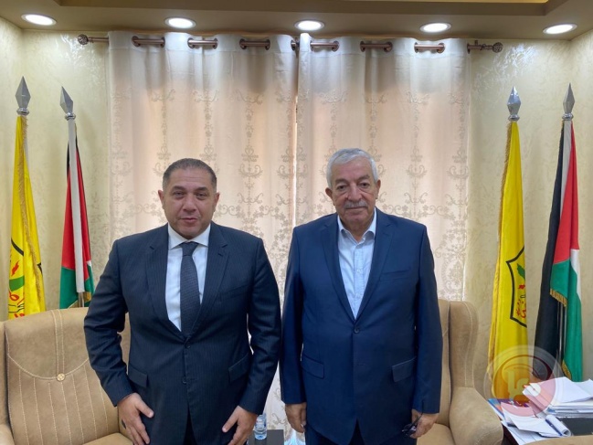 العالول يطلع السفير طارق طايل على آخر التطورات السياسية