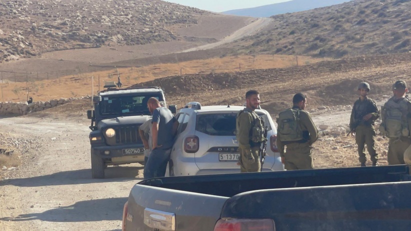 الاحتلال يعتقل 6 مواطنين من مسافر يطا