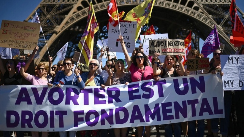مظاهرات في فرنسا للدفاع عن حق النساء في الإجهاض وتقديم الدعم للأمريكيات