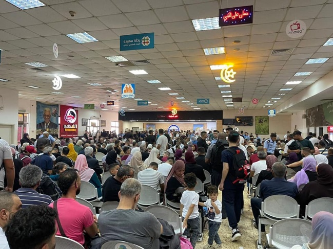 معاناة فلسطينية - لماذا لا يتم فتح معبر الكرامة لـ 24 ساعة يوميا؟ 