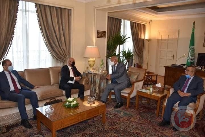 أبو الغيط يستقبل رئيس دائرة شؤون اللاجئين 
