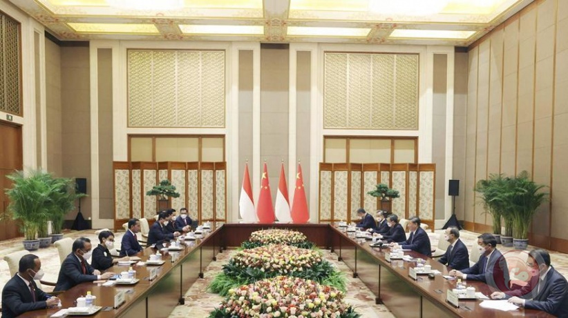 الرئيس شي جينبينغ يجري مباحثات مع الرئيس الإندونيسي جوكو ويدودو