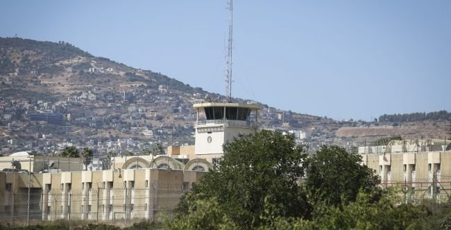 The Occupation Prisons Administration announces the martyrdom of a prisoner in Megiddo Prison