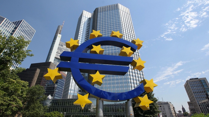 التضخم في منطقة اليورو يرتفع لمستوى قياسي جديد والنمو يتباطأ
