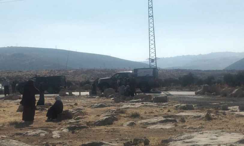 مستوطنون يحرقون منزلا ومركبة وبركسين شرق بيت لحم