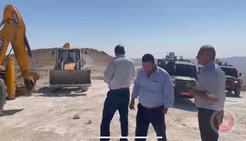 الاحتلال يهدم بئر مياه ويقتلع اشجار الزيتون شرق بيت لحم