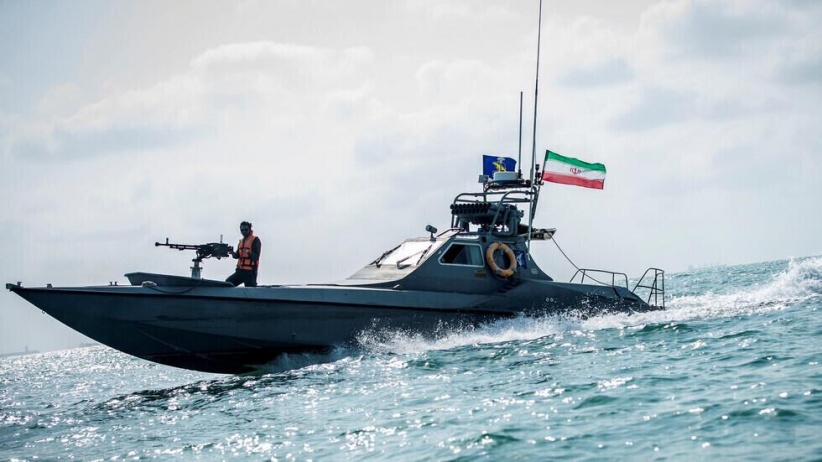 البحرية الإيرانية توقف زورقين أمريكيين في مياه البحر الأحمر