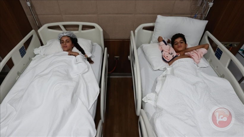 الشقيقان رهف ومحمد يصلان تركيا لتلقي العلاج