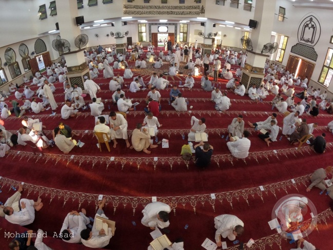 500 شاب وفتاة يرتّلون القرآن في جلسة تسميع واحدة بغزة