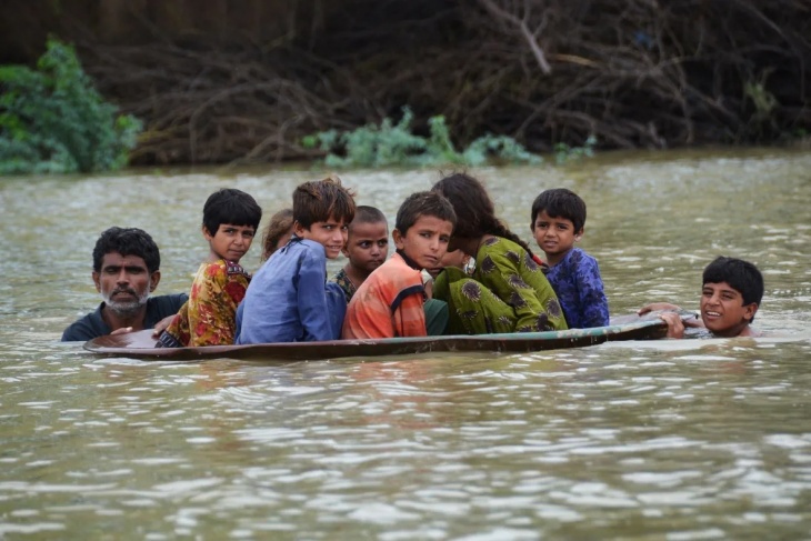 حماس تُعزّي باكستان بضحايا الفيضانات