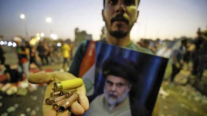 الصدر يعلن الإضراب...مقتل 10 متظاهرين وإصابة 150 آخرين وسط بغداد