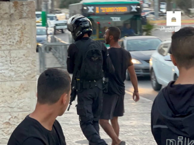 قوات الاحتلال تعتقل شابين من القدس القديمة