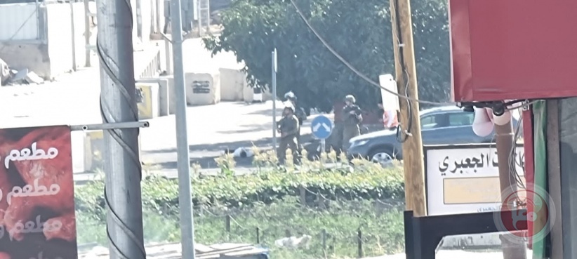 استشهاد مواطن واصابة جندي اسرائيلي خلال عملية طعن شمال شرق الخليل 